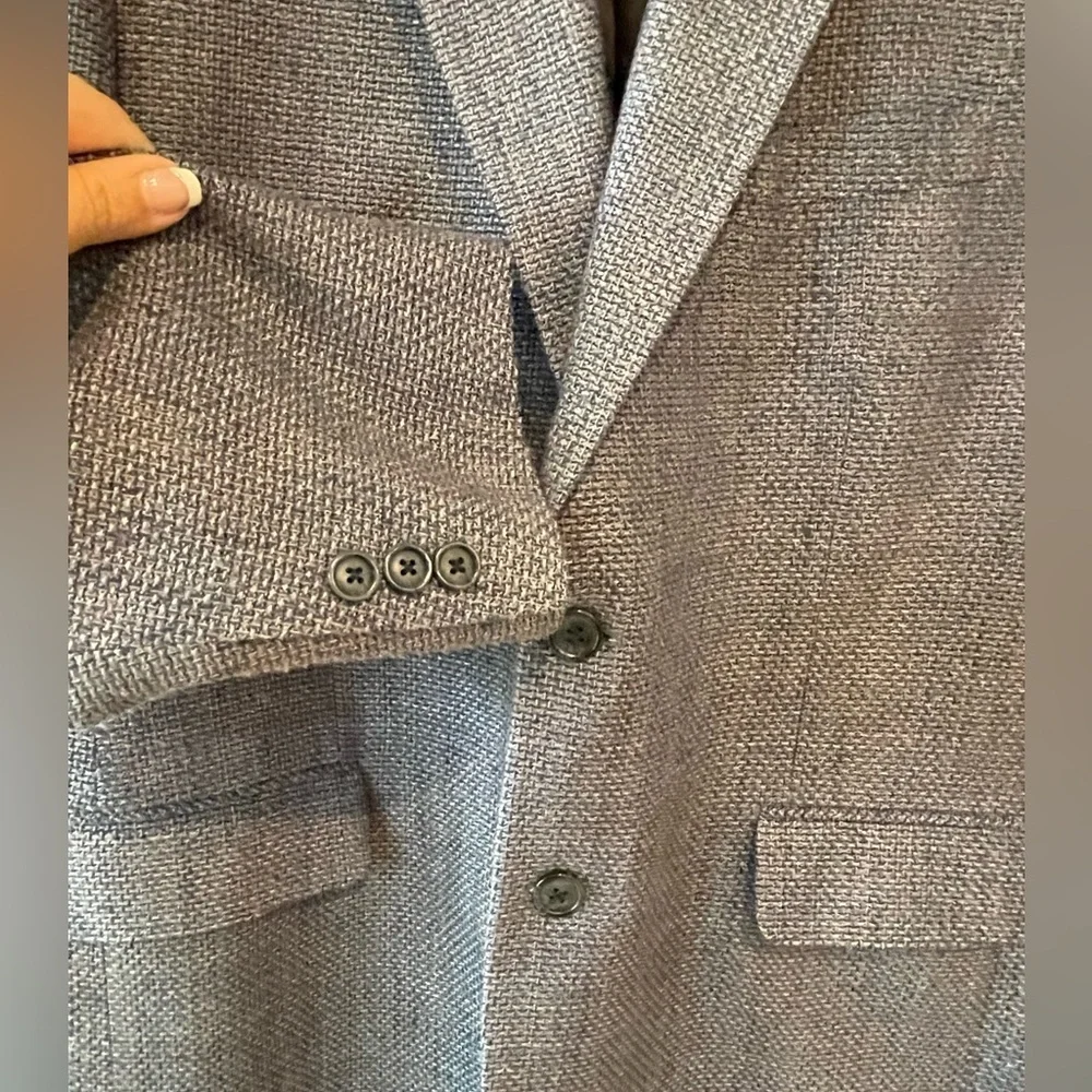 🔥‼️Norm Thompson 40R 100% silk men’s jacket/blazer. Excellent quality clothier!
